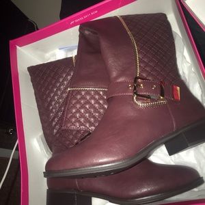 Size 7.5 knee high boot